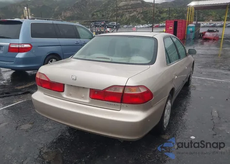 2000 Honda Accord 2.3 Lx from USA, damaged, VIN 1HGCG6658YA043216